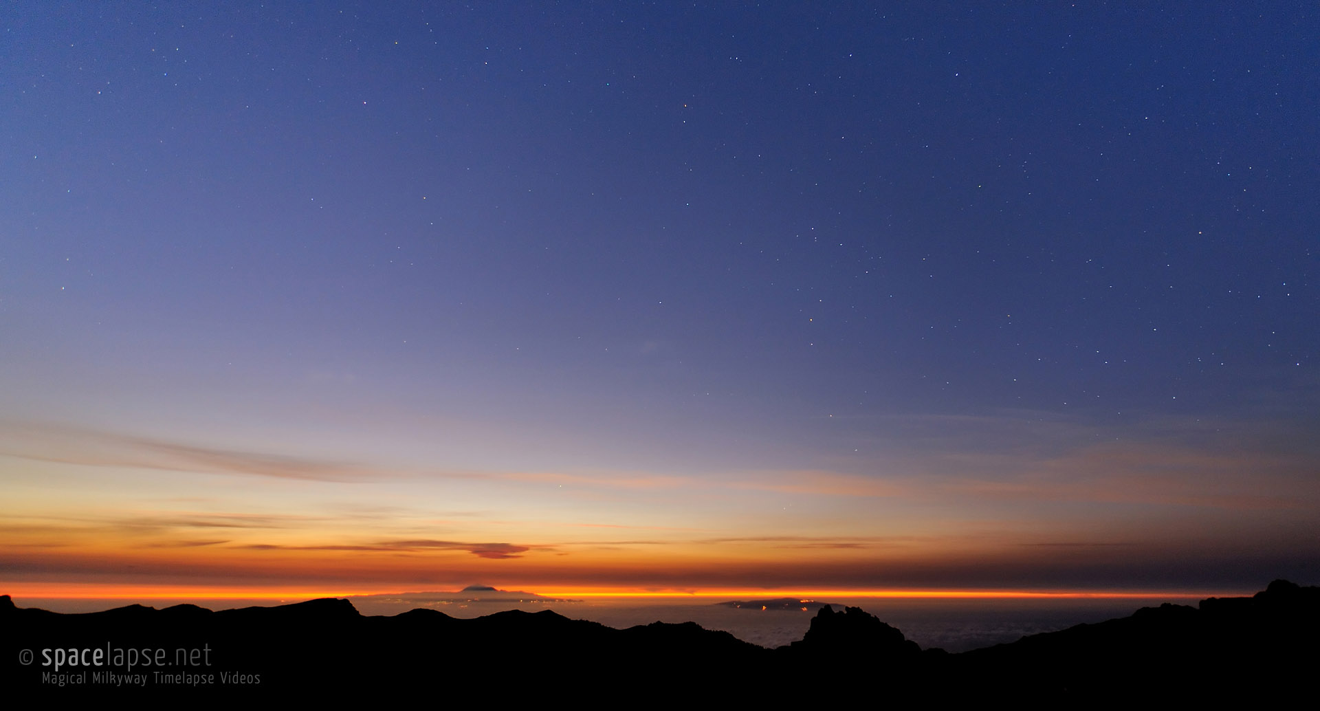Glowing Earth - Sonnenaufgang mit Sicht auf Kanarischen Inseln