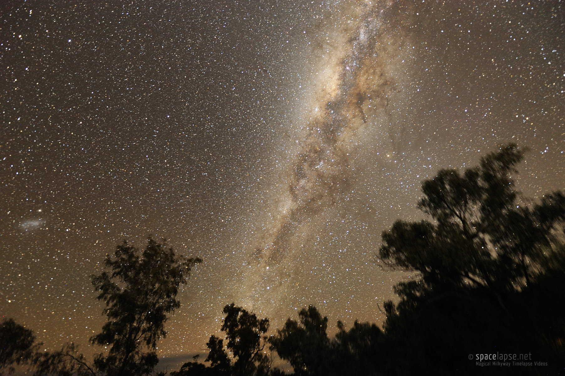 Milchstraße in Bewegung - Dieses Bild wurde mit Hilfe einer Nachführung aufgenommen, um die Bewegung der Milchstraße zu erfassen und zu folgen.