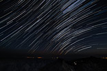 Sternstrichspuren über den Kanarischen Inseln - Bewegung der Sterne über La Gomera und Teneriffa