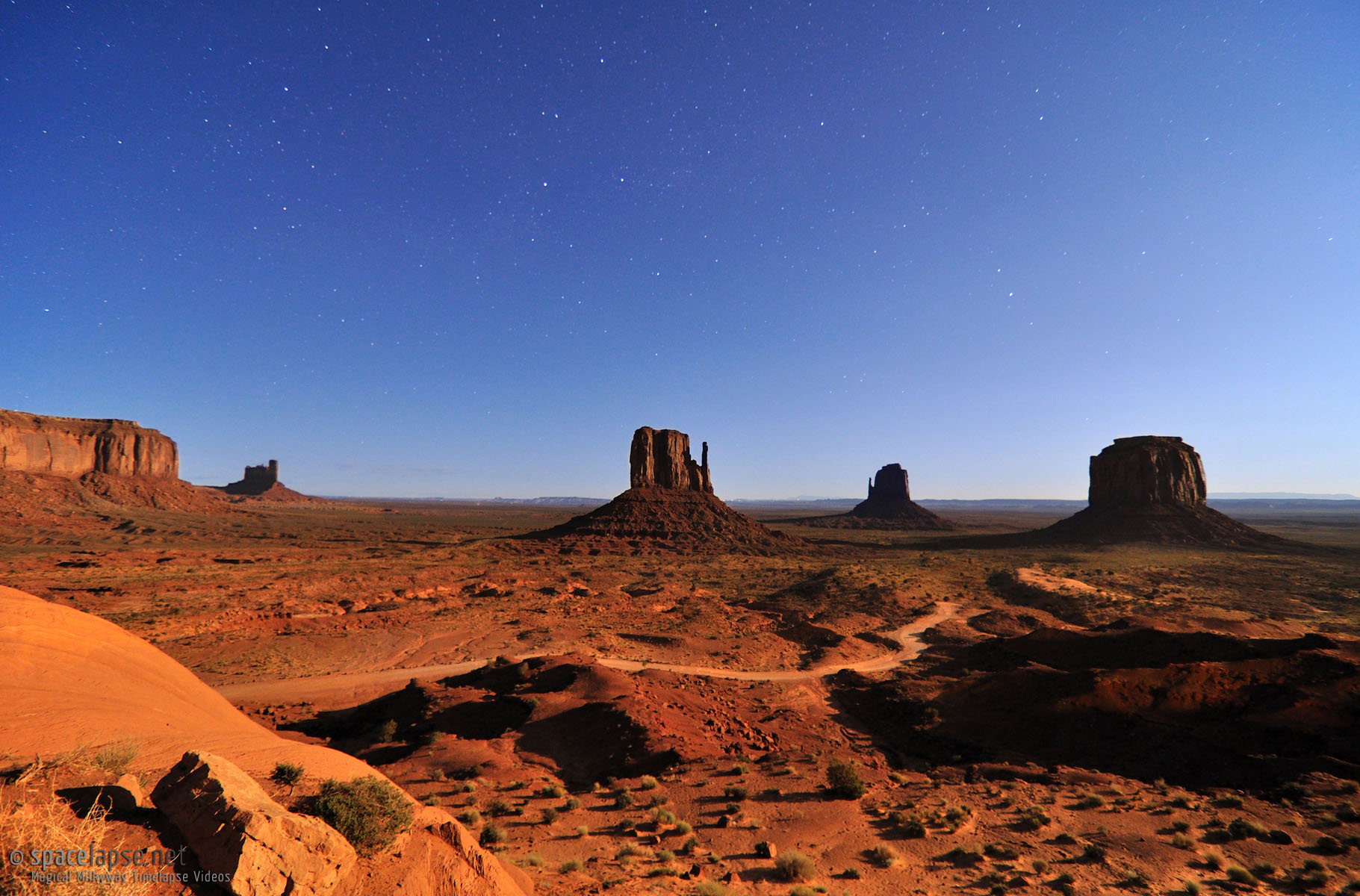 Moonshine Valley - Monument Valley at moonshine
