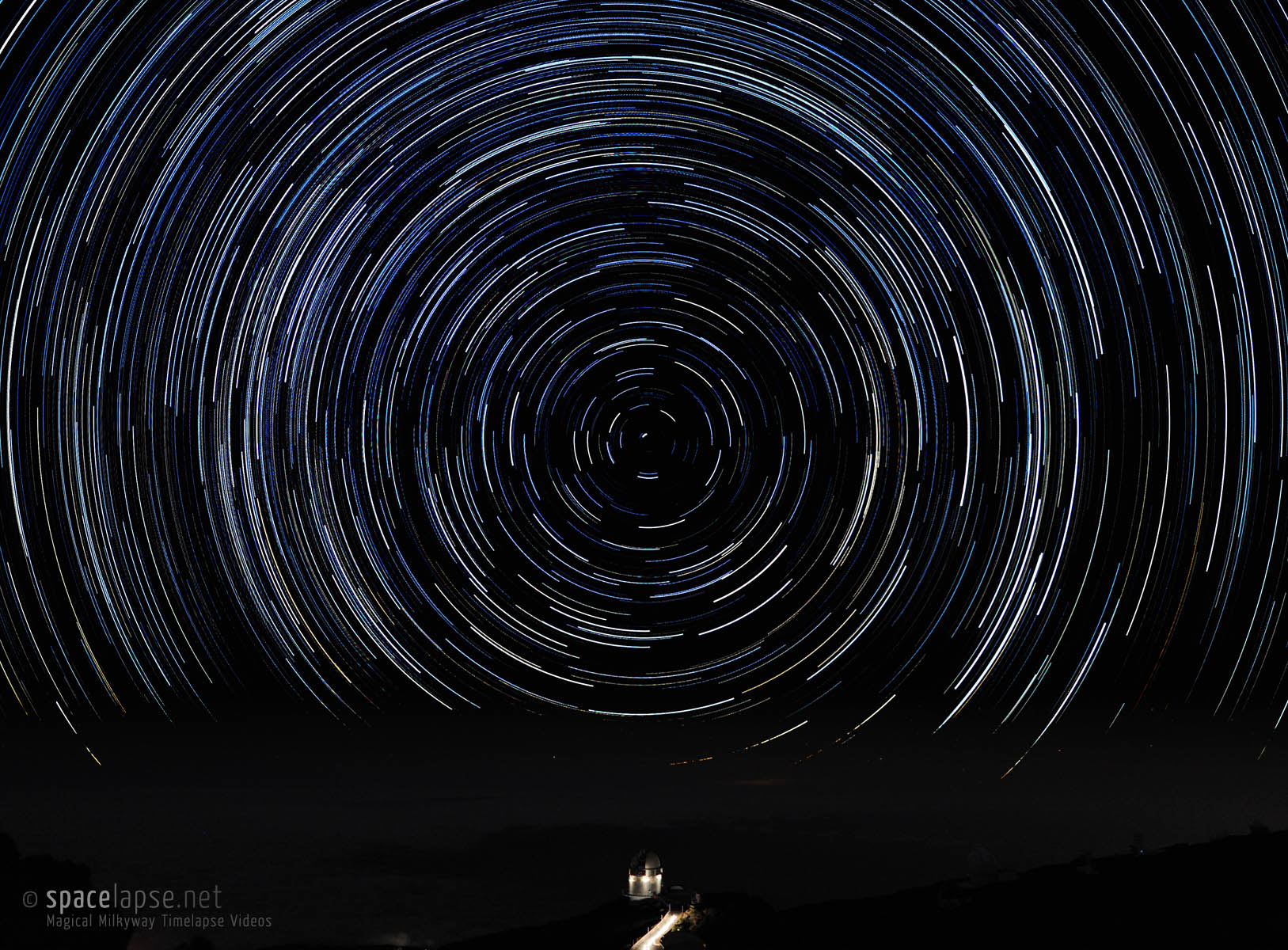 Stars in Motion - With observatory on top of the Roque de los Muchachos